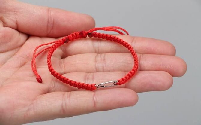 The red thread that protects from evil (on the left wrist) and the one that attracts happiness (on the right wrist)